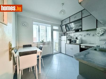 Тристаен, 84m²