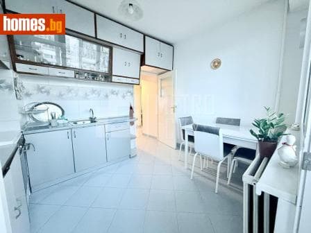 Тристаен, 84m²