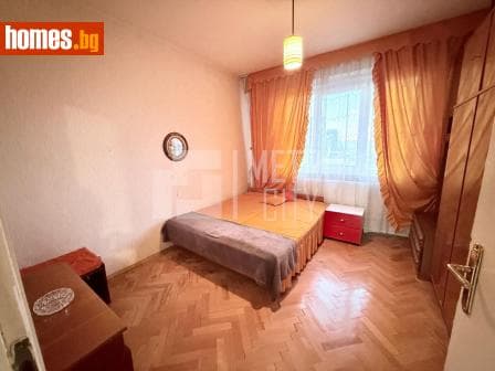 Тристаен, 84m²