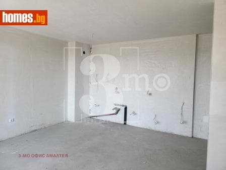 Тристаен, 102m²