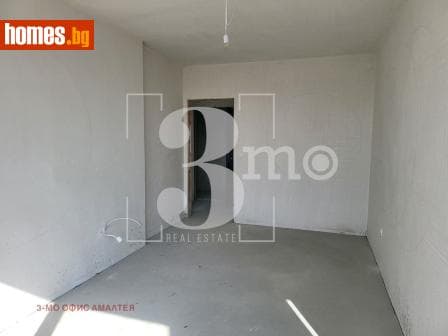 Тристаен, 102m²