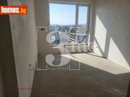 Тристаен, 102m²
