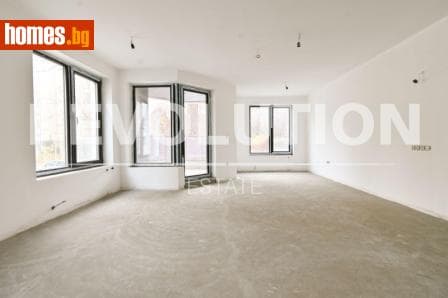 Тристаен, 117m²