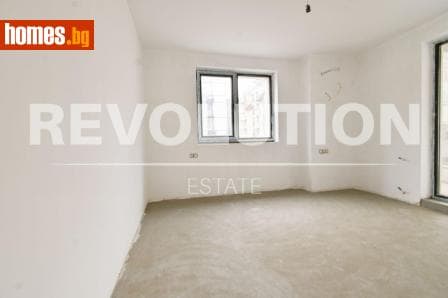 Тристаен, 117m²