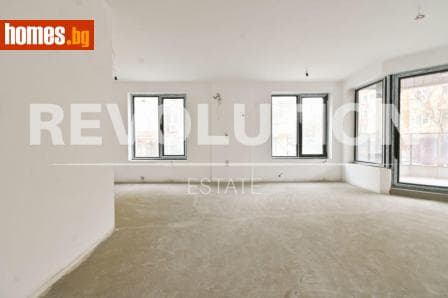 Тристаен, 117m²