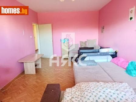 Тристаен, 67m²