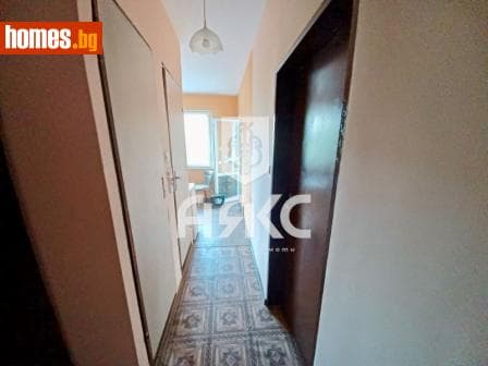 Тристаен, 67m²