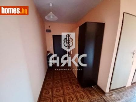 Тристаен, 67m²