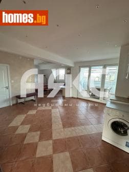 Тристаен, 96m²