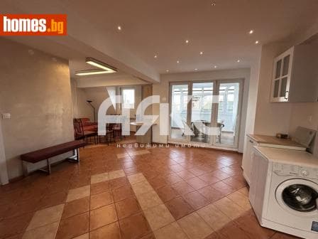 Тристаен, 96m²