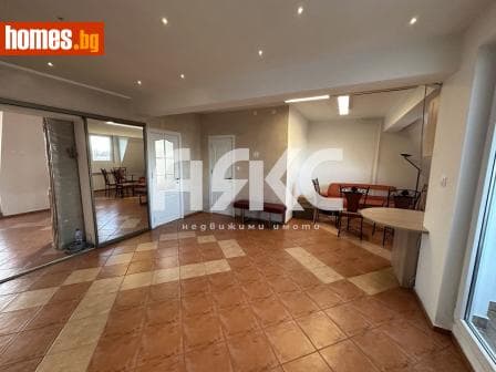 Тристаен, 96m²