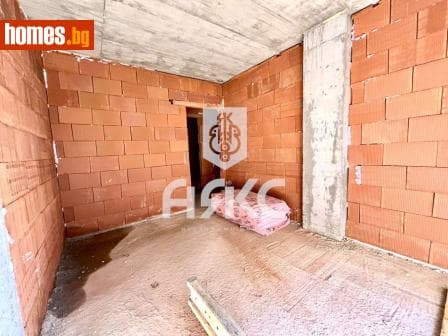 Тристаен, 157m²