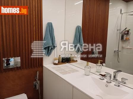 Тристаен, 131m²