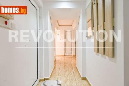 Тристаен, 68m²