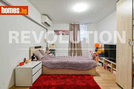 Тристаен, 68m²
