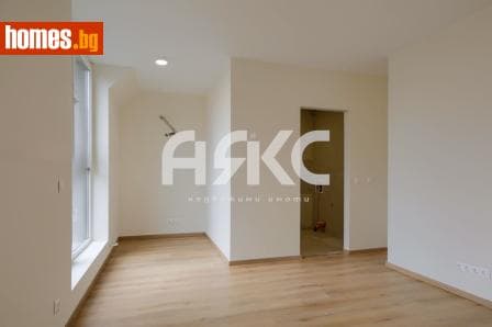 Тристаен, 155m²