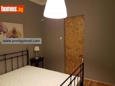 Тристаен, 89m²