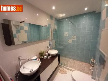Тристаен, 106m²