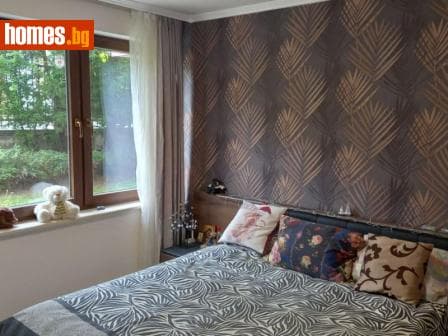 Тристаен, 106m²