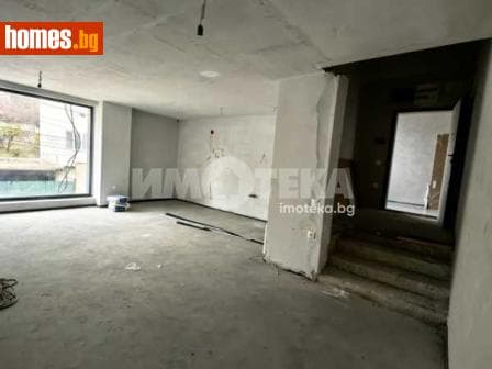 Тристаен, 205m²