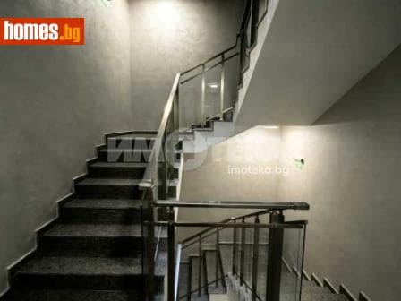 Тристаен, 205m²