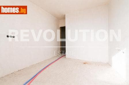 Тристаен, 122m²