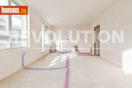 Тристаен, 122m²