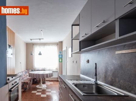 Тристаен, 110m²