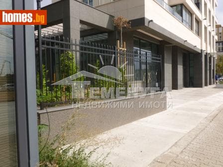 Тристаен, 128m²