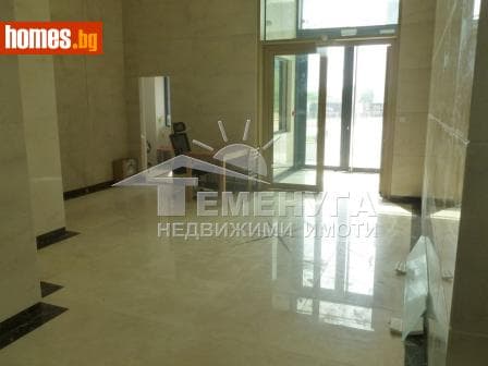 Тристаен, 128m²