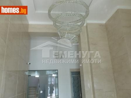 Тристаен, 128m²