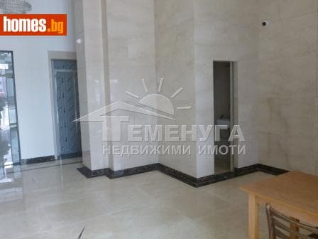 Тристаен, 128m²