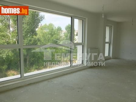 Тристаен, 128m²