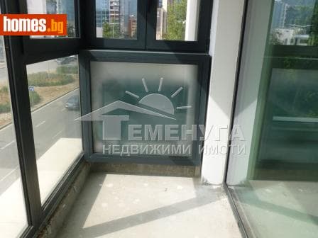 Тристаен, 128m²