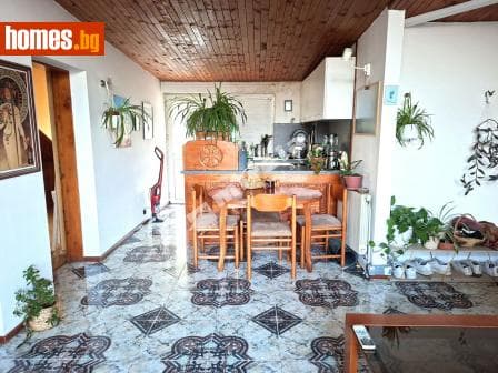 Тристаен, 79m²