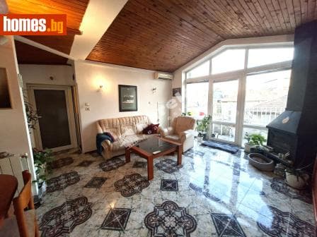Тристаен, 79m²