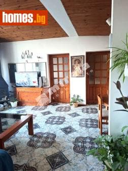 Тристаен, 79m²