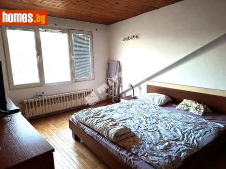Тристаен, 79m²