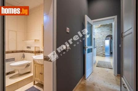Тристаен, 89m²