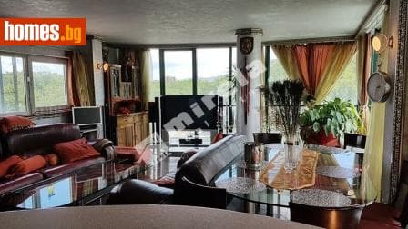 Тристаен, 132m²