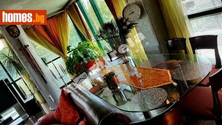 Тристаен, 132m²