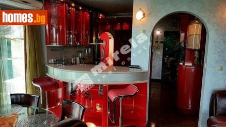 Тристаен, 132m²