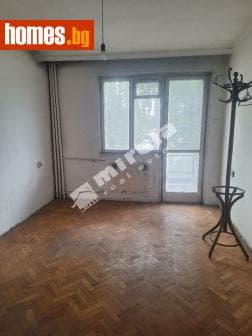 Тристаен, 89m²