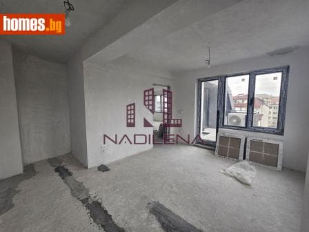 Тристаен, 123m²