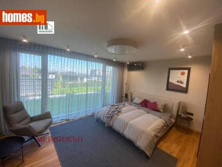Тристаен, 181m²