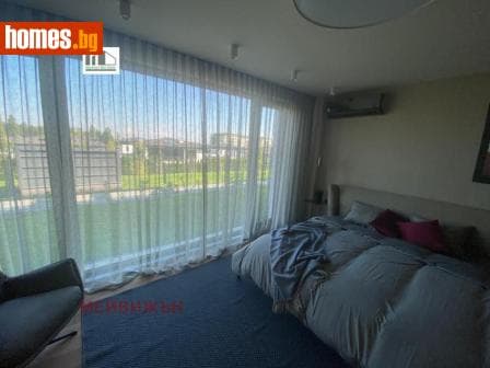 Тристаен, 181m²
