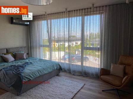 Тристаен, 181m²