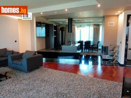 Тристаен, 221m²