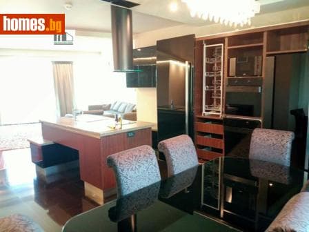 Тристаен, 221m²