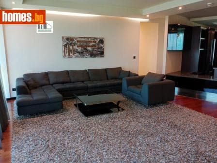 Тристаен, 221m²